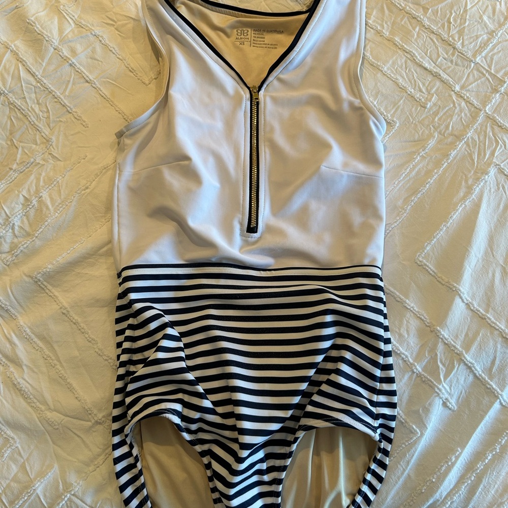Albion one piece swim saloon used in great condition